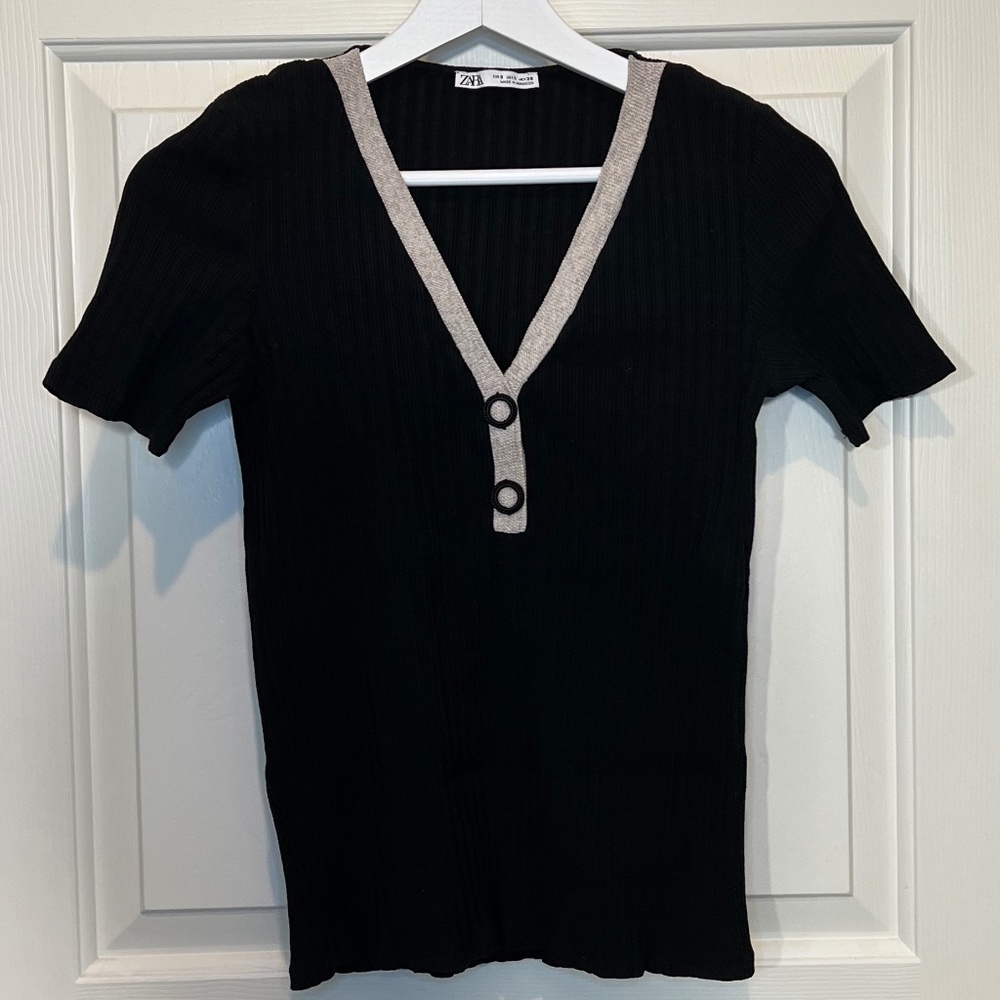 Zara Striped Ribbed Knit V neck Top sz S Zara Short Sleeve Zara Black Knit Top